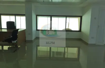 Empty Room image for: Office Space - Studio for rent in Corniche Road - Abu Dhabi, Image 1