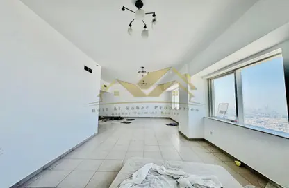 Apartment - 2 Bedrooms - 3 Bathrooms for rent in Blue Tower - Sheikh Zayed Road - Dubai