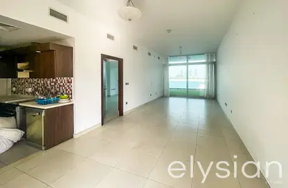Empty Room image for: Apartment - 1 Bedroom - 2 Bathrooms for sale in Azure Residences - Palm Jumeirah - Dubai, Image 1