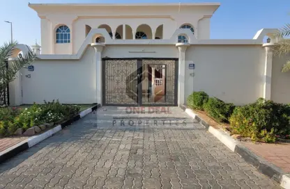 Duplex - 5 Bedrooms - 5 Bathrooms for rent in Al Markhaniya - Al Ain