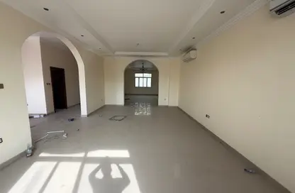 فيلا - 4 غرف نوم - 5 حمامات للايجار في منطقة الرفاعة - مغيدر - الشارقة