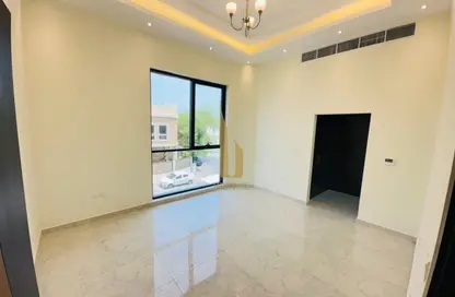 Villa - 4 Bedrooms - 4 Bathrooms for rent in Jumeirah 1 Villas - Jumeirah 1 - Jumeirah - Dubai