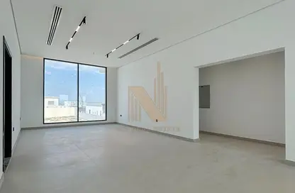 Villa - 4 Bedrooms - 5 Bathrooms for rent in Al Aweer 1 - Al Aweer - Dubai