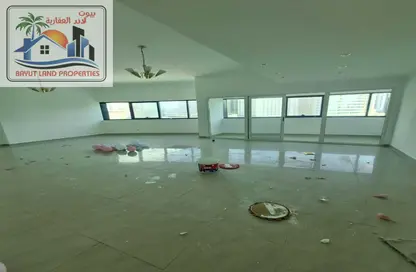 شقة - 2 غرف نوم - 3 حمامات للايجار في برج الممزر - شارع التعاون - التعاون - الشارقة