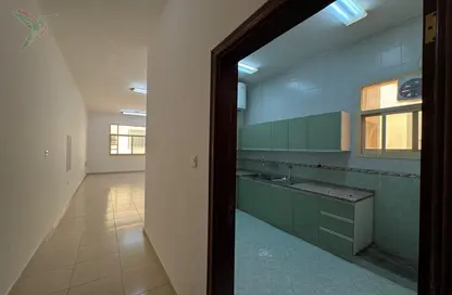 Apartment - 2 Bedrooms - 2 Bathrooms for rent in Al Dafeinah - Asharej - Al Ain