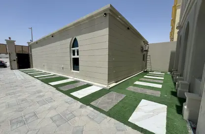 شقة - 2 غرف نوم - 2 حمامات للايجار في مدينة الرياض - أبوظبي