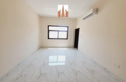 Villa - 5 Bedrooms - 5 Bathrooms for rent in Al Sabkha - Al Riqqa - Sharjah