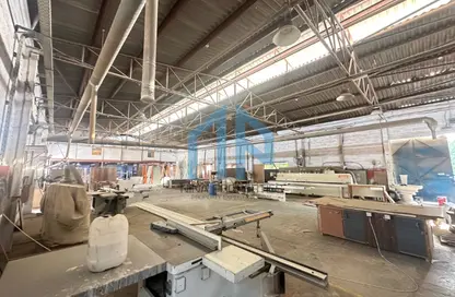 Warehouse - Studio - 1 Bathroom for rent in RAS - Umm Ramool - Dubai