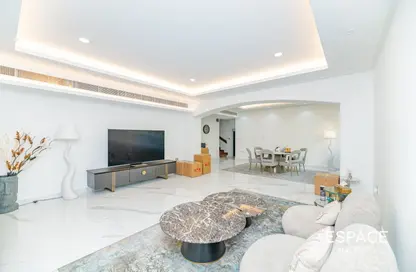 Townhouse - 4 Bedrooms - 4 Bathrooms for rent in Meadows 1 - Meadows - Dubai