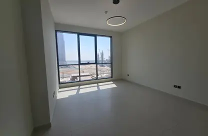 Apartment - 3 Bedrooms - 5 Bathrooms for sale in Al Khan - Sharjah
