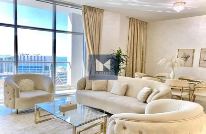 Living / Dining Room image for: Apartment - 3 Bedrooms - 3 Bathrooms for sale in Marina Wharf 2 - Marina Wharf - Dubai Marina - Dubai, Image 1