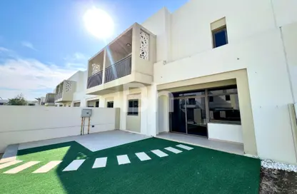 Townhouse - 3 Bedrooms - 4 Bathrooms for rent in Noor Townhouses - Town Square - Dubai