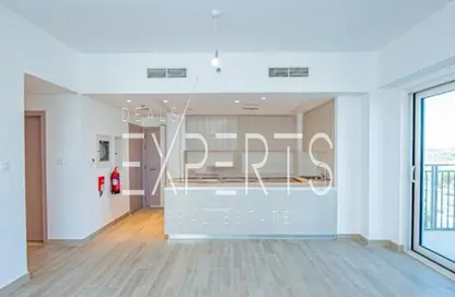 Apartment - 3 Bedrooms - 4 Bathrooms for sale in Waters Edge - Yas Island - Abu Dhabi