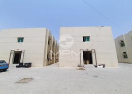 Labor Camp - 8 bathrooms for rent in Al Sajaa - Sharjah