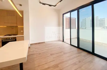 شقة - غرفة نوم - 2 حمامات للايجار في أوكلي سكوير ريزيدنس - قرية الجميرا سركل - دبي