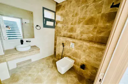 صورة لـ حمام فيلا - 3 غرف نوم - 5 حمامات للبيع في الزاهية - عجمان ، صورة رقم 1