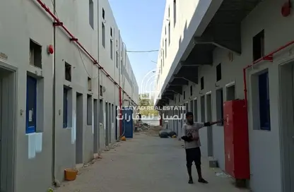 سكن عمال - استوديو - 8 حمامات للايجار في الصجعة الصناعية - الصجعة - الشارقة