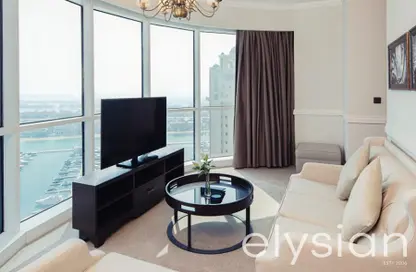 Living Room image for: Apartment - 1 Bathroom for rent in Dukes The Palm - Palm Jumeirah - Dubai, Image 1