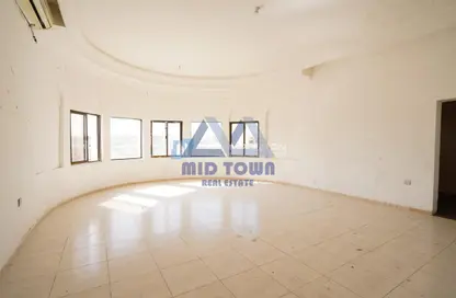 صورة لـ غرفة فارغة فيلا - 5 غرف نوم - 5 حمامات للبيع في بناية المرور - شارع سلطان بن زايد الاول - منطقة المرور - أبوظبي ، صورة رقم 1