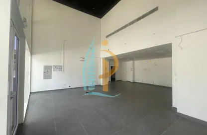 Retail - Studio - 2 Bathrooms for rent in Capital Golden Tower - Business Bay - Dubai