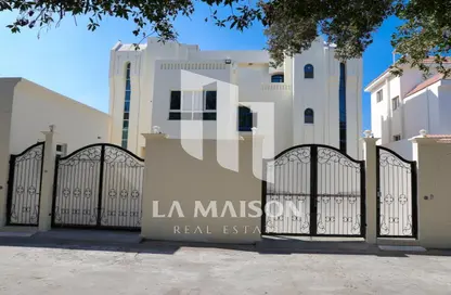 مجمع سكني - 4 غرف نوم - 6 حمامات للبيع في المنتزه - أبوظبي