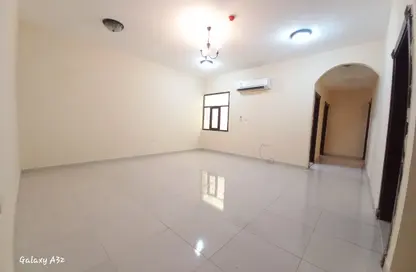 شقة - 2 غرف نوم - 2 حمامات للايجار في اشارج - العين