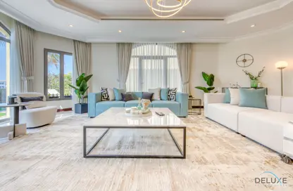 Living Room image for: Villa - 6 Bedrooms - 6 Bathrooms for rent in Garden Homes Frond C - Garden Homes - Palm Jumeirah - Dubai, Image 1