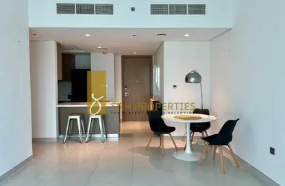 شقة - 2 غرف نوم - 3 حمامات للايجار في مونت روز ريزيدنس A - مونت روز - حديقة دبي العلميه - دبي