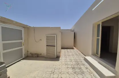فيلا - 2 غرف نوم - 2 حمامات للايجار في جفير جديد - فلج هزاع - العين
