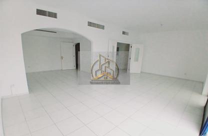 شقة - 3 غرف نوم - 4 حمامات للايجار في شارع النجدة - أبوظبي