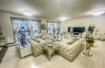 Living Room image for: Apartment - 3 Bedrooms - 4 Bathrooms for sale in Murjan 3 - Murjan - Jumeirah Beach Residence - Dubai, Image 1