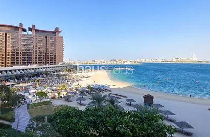 Apartment - 2 Bedrooms - 4 Bathrooms for rent in Al Msalli - Shoreline Apartments - Palm Jumeirah - Dubai