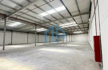 Warehouse - Studio - 2 Bathrooms for rent in RAS - Umm Ramool - Dubai