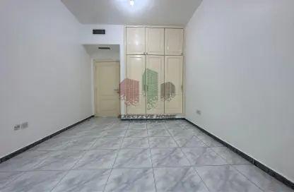 صورة لـ غرفة فارغة شقة - غرفة نوم - 1 حمام للايجار في برج السامان - شارع حمدان - أبوظبي ، صورة رقم 1