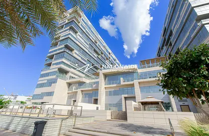 شقة - 2 غرف نوم - 3 حمامات للايجار في مساكن لامار - برج السيف - شاطئ الراحة - أبوظبي