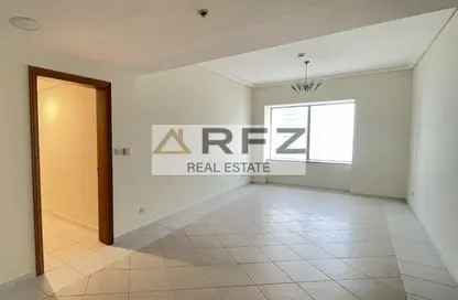 شقة - 2 غرف نوم - 2 حمامات للايجار في برج توينتي فرست سينشري - شارع الشيخ زايد - دبي