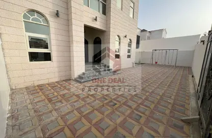 Duplex - 6 Bedrooms - 7 Bathrooms for rent in Al Markhaniya - Al Ain