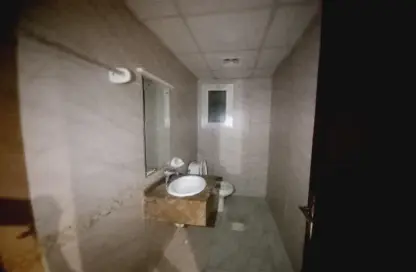 صورة لـ حمام شقة - 2 غرف نوم - 2 حمامات للايجار في مجمع مويلح - تجارية مويلح - الشارقة ، صورة رقم 1