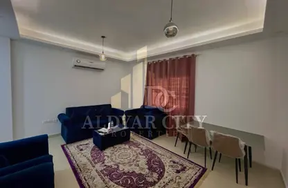 شقة - غرفة نوم - 2 حمامات للايجار في مساكن كورنيش عجمان - طريق كورنيش عجمان - عجمان