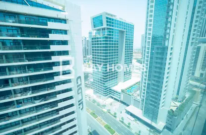 مكتب - استوديو - 2 حمامات للايجار في برج بلو باي - الخليج التجاري - دبي
