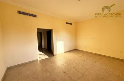 Empty Room image for: Villa - 4 Bedrooms - 6 Bathrooms for sale in Al Hamra Village Villas - Al Hamra Village - Ras Al Khaimah, Image 1