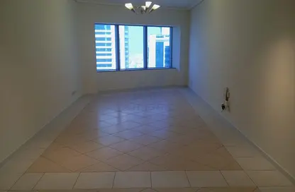 Empty Room image for: Apartment - 2 Bedrooms - 2 Bathrooms for rent in 21st Century Tower - Sheikh Zayed Road - Dubai, Image 1