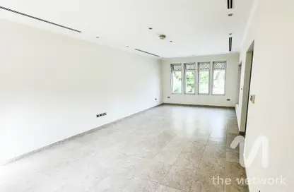Villa - 3 Bedrooms - 3 Bathrooms for rent in Regional - Jumeirah Park - Dubai