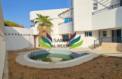 Villa - 4 Bedrooms - 4 Bathrooms for rent in Jumeirah 1 Villas - Jumeirah 1 - Jumeirah - Dubai