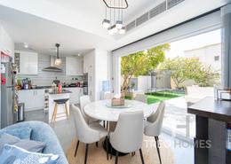 Living / Dining Room image for: Villa - 2 bedrooms - 3 bathrooms for sale in Springs 14 - The Springs - Dubai, Image 1
