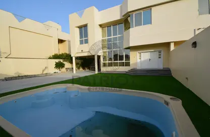 Pool image for: Villa - 4 Bedrooms - 5 Bathrooms for rent in Jumeirah 2 - Jumeirah - Dubai, Image 1