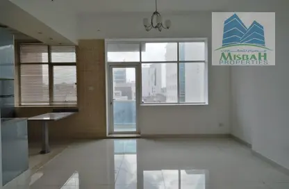 شقة - غرفة نوم - 2 حمامات للايجار في مبنى ميترو - البرشاء 1 - البرشاء - دبي