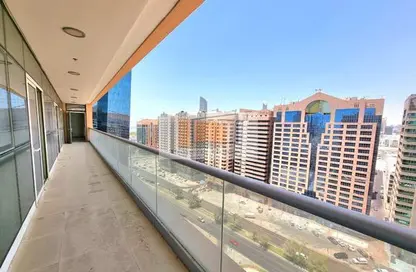 Balcony image for: Apartment - 4 Bedrooms - 5 Bathrooms for rent in United Square - Al Khalidiya - Abu Dhabi, Image 1