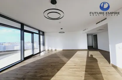 Apartment - 3 Bedrooms - 4 Bathrooms for rent in The Waves Residences - Mankhool - Bur Dubai - Dubai