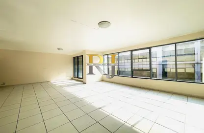 Apartment - 3 Bedrooms - 3 Bathrooms for rent in Golden Sands 8 - Mankhool - Bur Dubai - Dubai